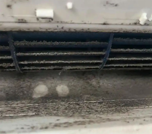 越城空调吹的风有股烧焦味是怎么回事